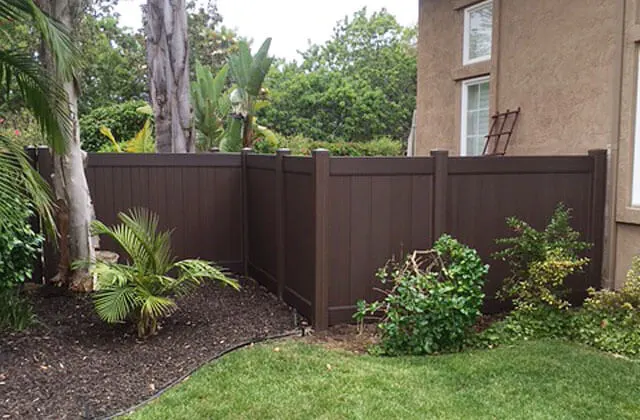 Vinyl Fences & Gates Installers